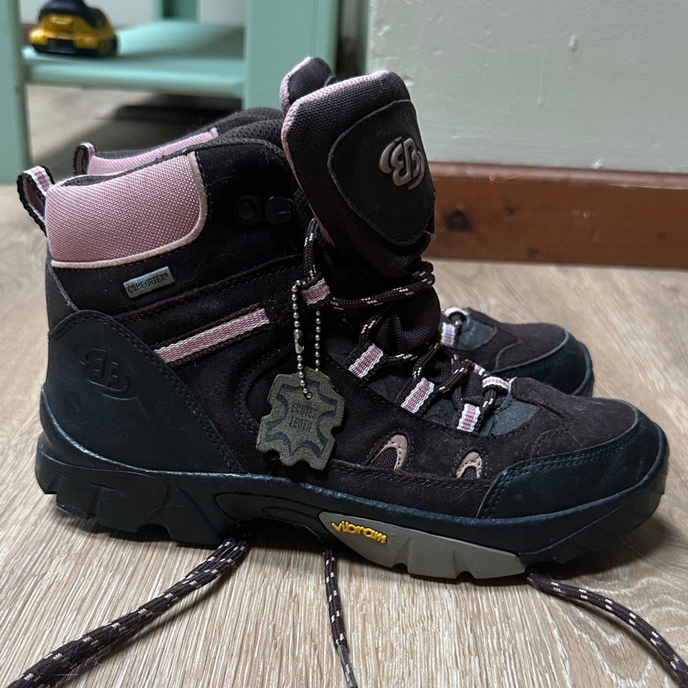 Vibram Black and Pink Winter Boots